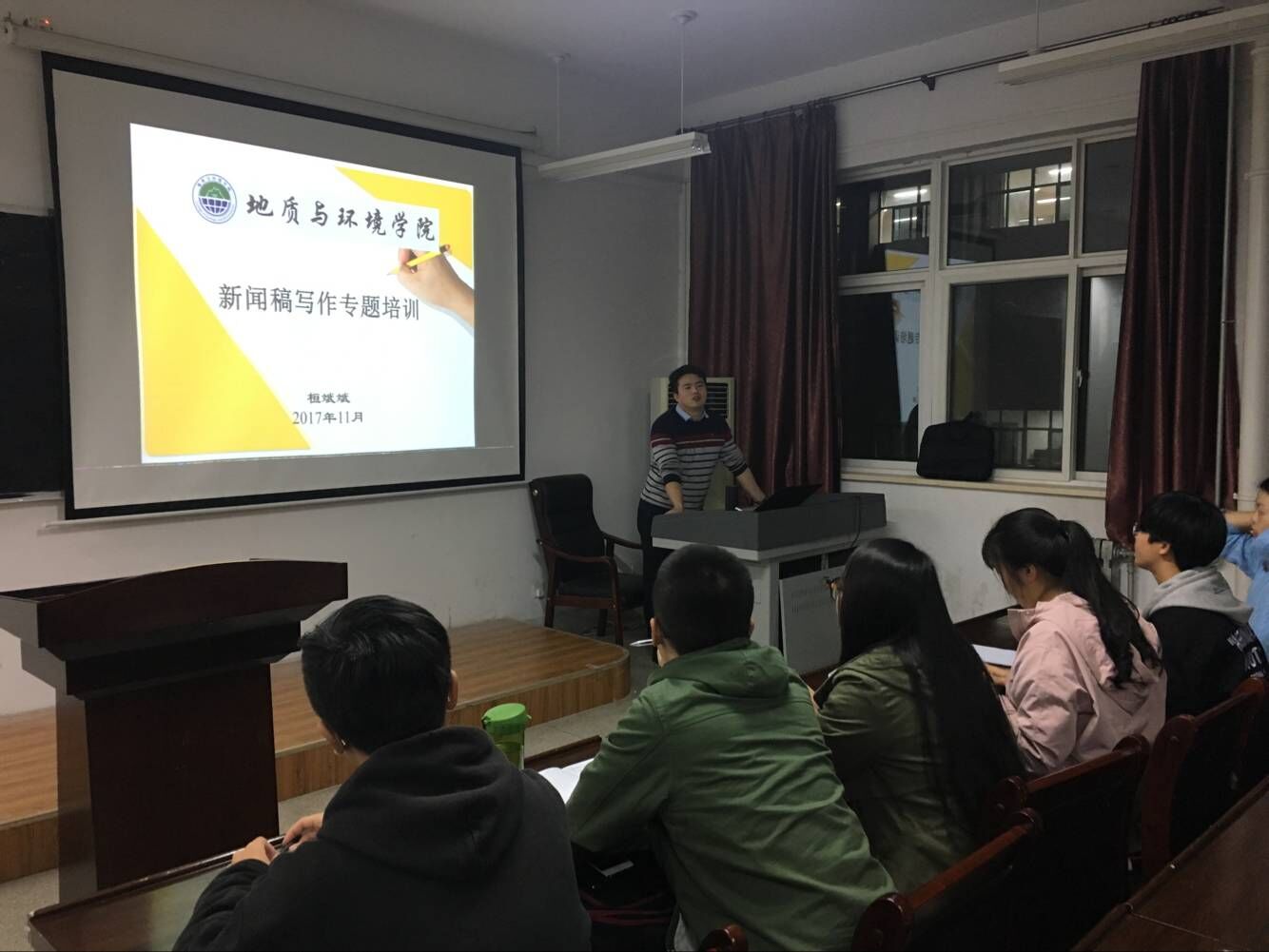 新闻讲座提问_新闻讲座_新闻讲座新闻稿