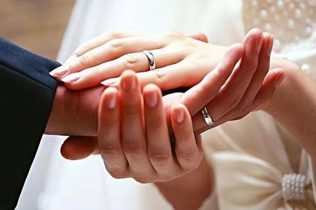男人：_女人爱上男人贬低男人_男人泡妞视频大全男人骗女人
