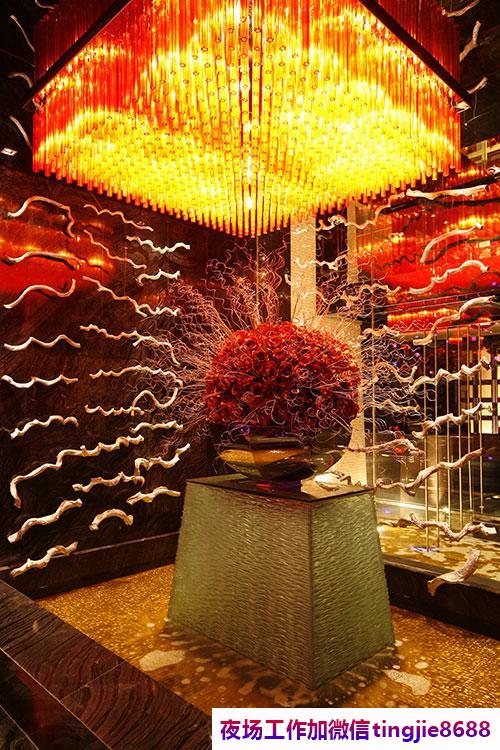 安顺夜场KTV礼仪模特招聘.诚聘优秀人才.安顺夜店模特招募——一笑百媚生，现场求职女子姿态动人